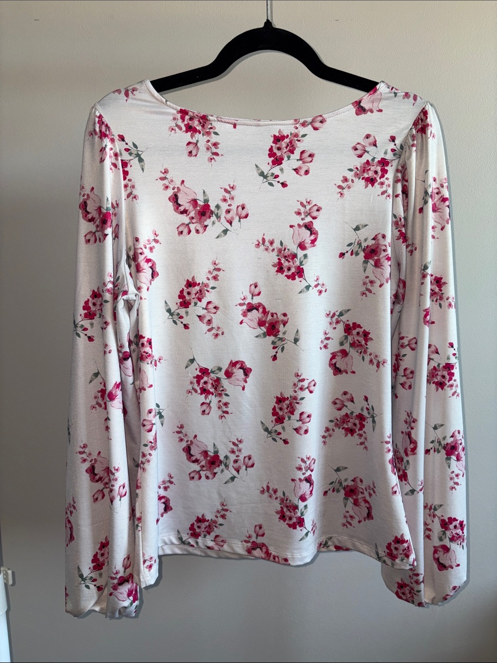 Suzy Shier White Long-Sleeve Floral Scoop Neck Top with Pink Blooms